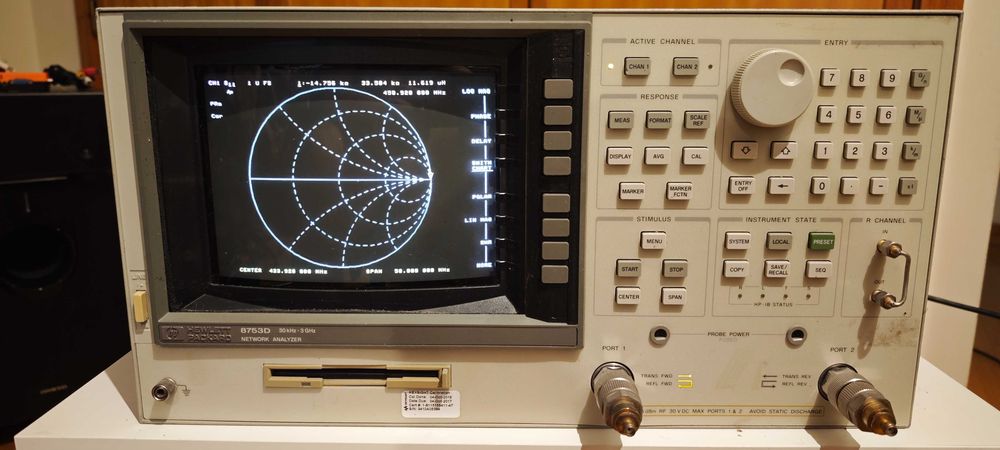 VNA HP 8753D, faixa de 30 kHz a 3 GHz