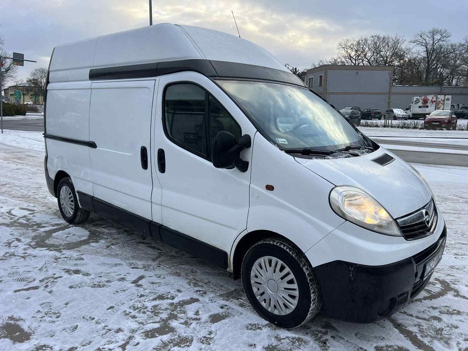Opel vivaro. Renault trafic. Nissan primastar. Bus. Dostawczak. Trafik