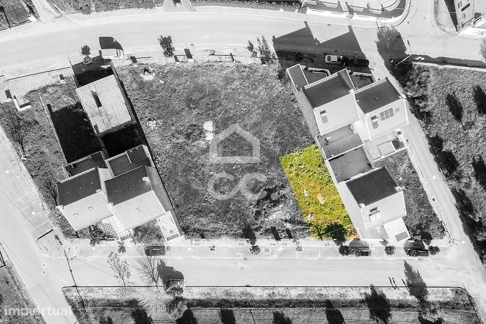 Lote de terreno de 193 m2, para construção de moradia unifamiliar T4 |