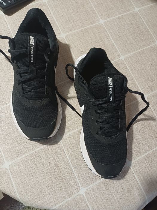 Кросівки  Nike Revolution 5.