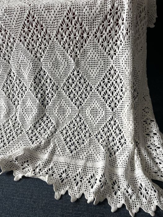 Скатертина або покривало ручноі роботи 180 на 160