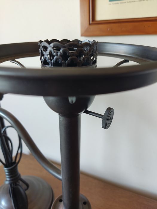 Candeeiro de mesa em latão