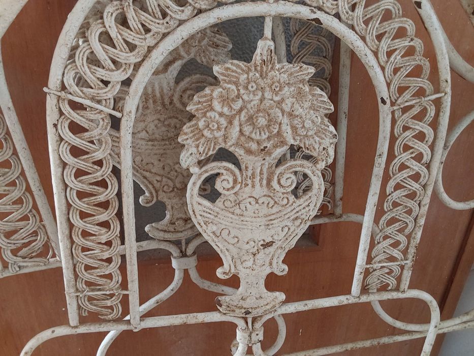 Cama antiga em ferro - PREÇO REDUZIDO