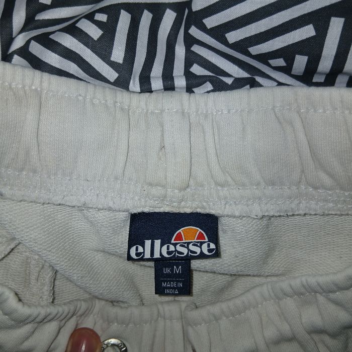 Продам щорти ellesse в гарному стані