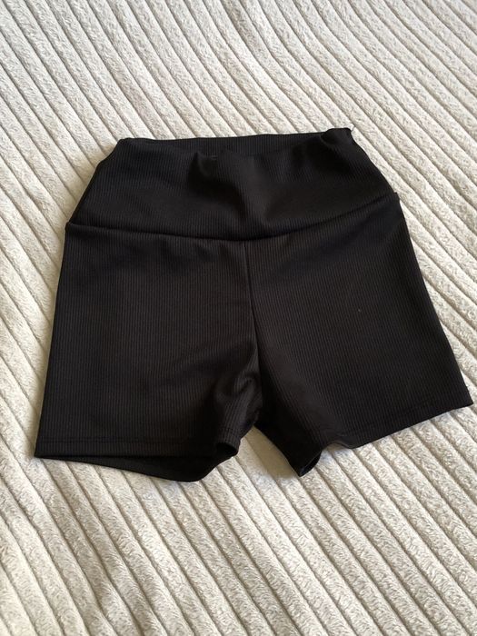 Жіночі короткі шорти