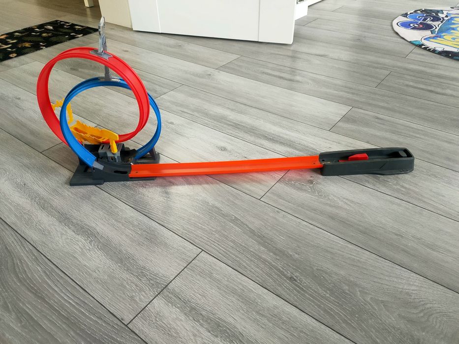 Zestaw Hot Wheels Podwójna pętla