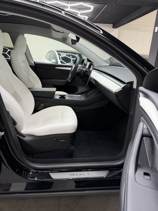 Tesla Model Y — fotografia 6