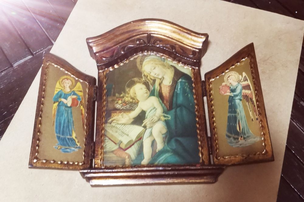 Imagem religiosa tripartida