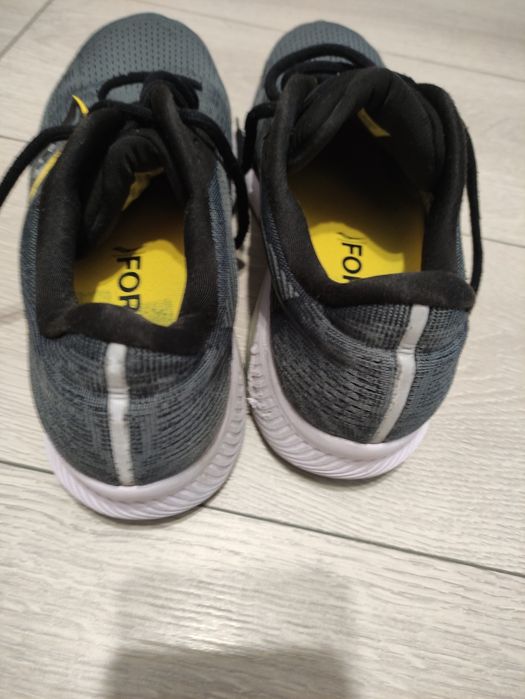 Продам кросовки для мальчика