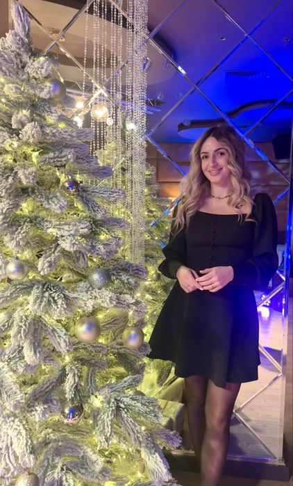 Чорна міні сукня