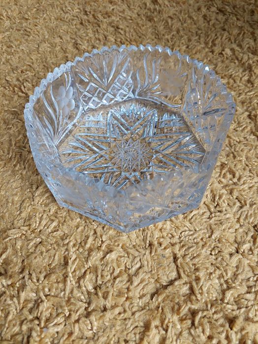Piękne szklane naczynie ozdobne