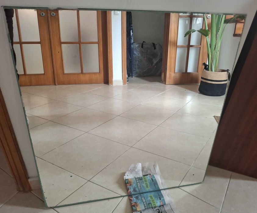 Espelho de wc em bom estado 77cm x 81cm