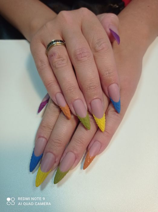 Манікюр, педикюр, наращування нігтів на Позняках