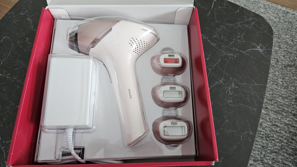 Depilator laserowy Philips Lumea 9900 IPL BRI977/00