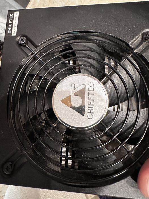 Chieftec 550W блок живлення