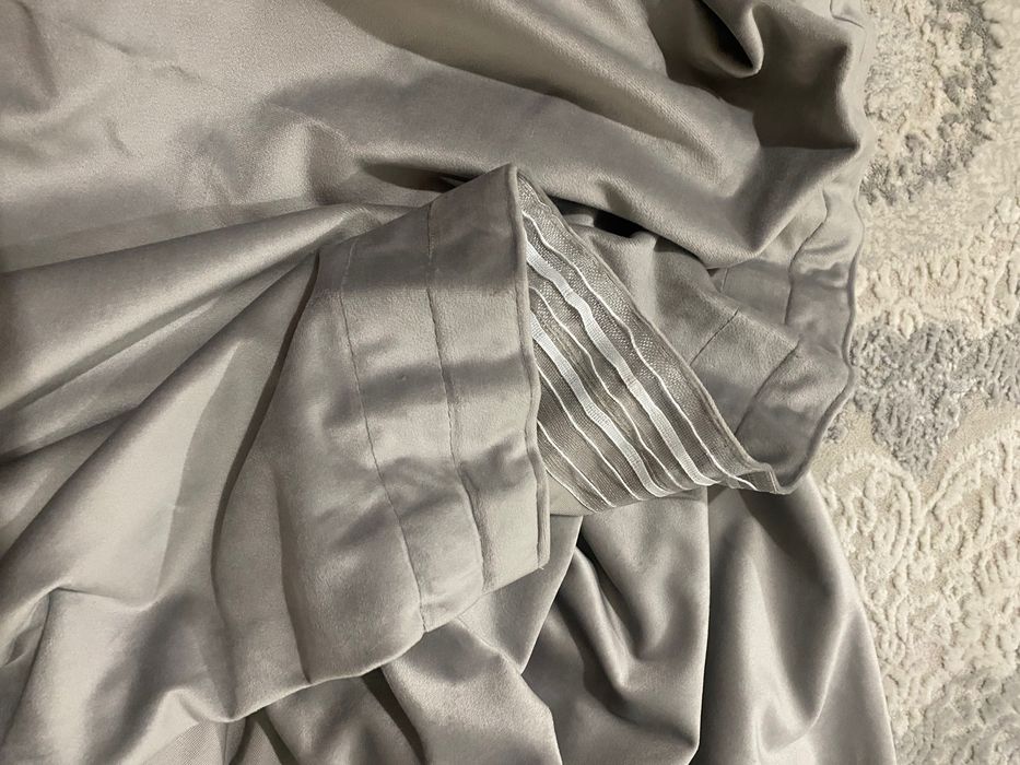 Бархат на штора сірого кольору