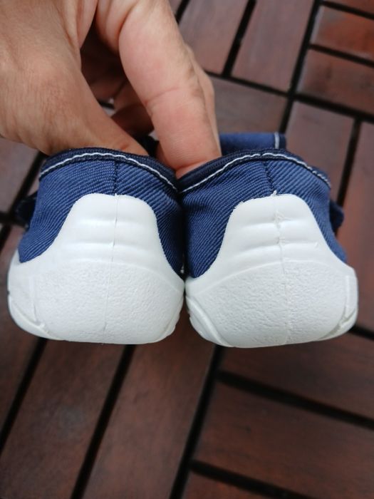 Kapcie na rzepy 26, wkladka wew 16 cm, granatowe