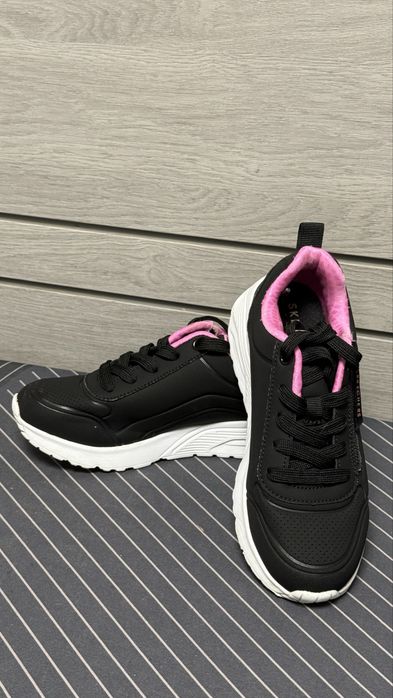 Кросівки Skechers для дівчинки 34р.
