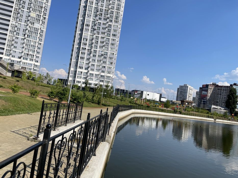 Ревуцького 40В, метро Харківська 300 метрів