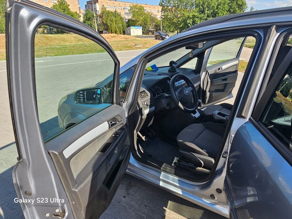 Opel zafira b 2006р