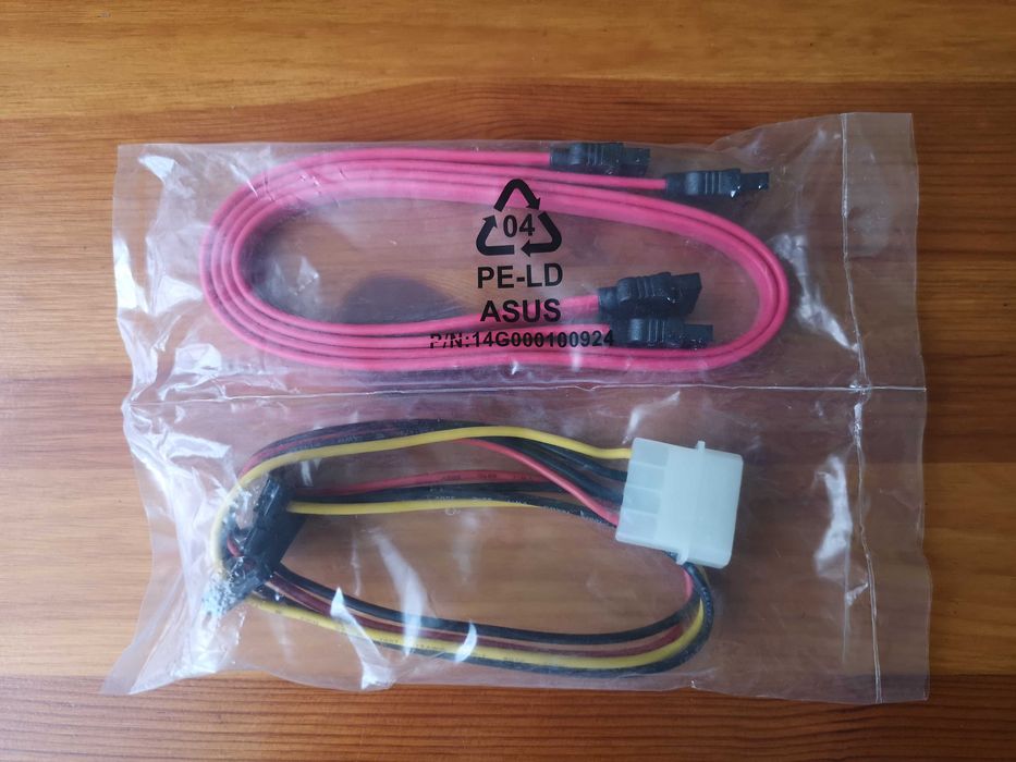 ASUS Kabel SATA + zasilający