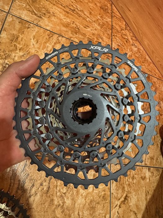 Kaseta SRAM Rival XPLR XG-1351 E1,13spt+ Kaseta GX Eagle XS-1275 12- rzędowa 10-52