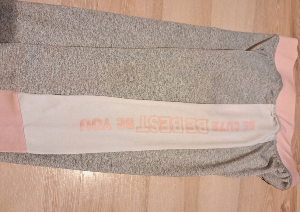 Leginsy sportowe gładkie