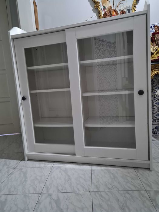 Aparador IKEA modelo AUGA vitrina branco L=105cm A=116cm