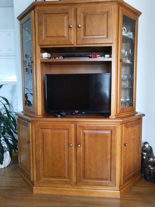 Móvel tv com cristaleira