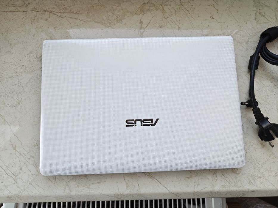 Asus X301 13,3'' Intel 2020m 2,4GHz 4Gb 500Gb IntelHD НОВА БАТАРЕЯ