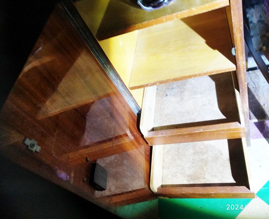 Швейная машинка Подольск + стол ,ящики итд ножной и ручной привод