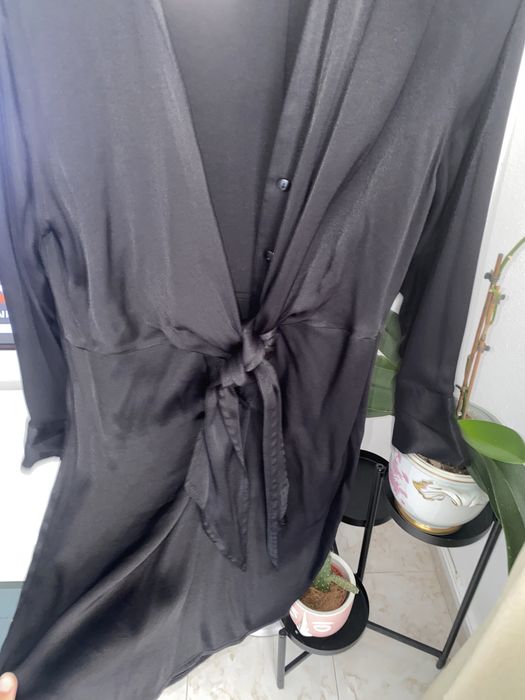 Vestido acetinado novo