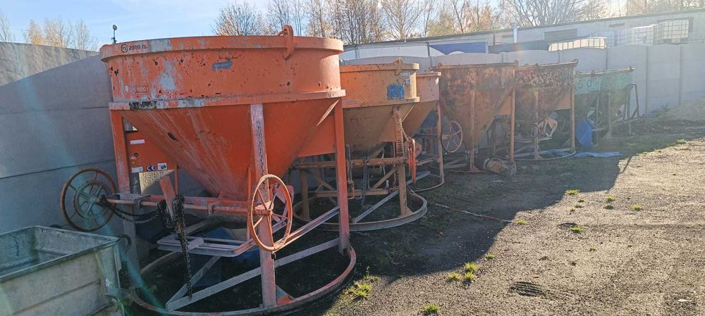 Lej leje do betonu cement dzwig 500 do 2000 litrów kontenery HDS dzwig