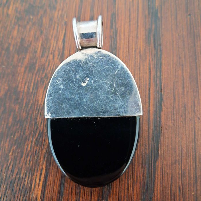 Vendo lindissimo pendente em prata pérola e onix