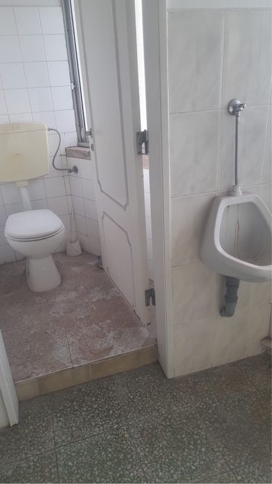 Arrenda-se espaço comercial c/ 440 m2, Cova da Piedade