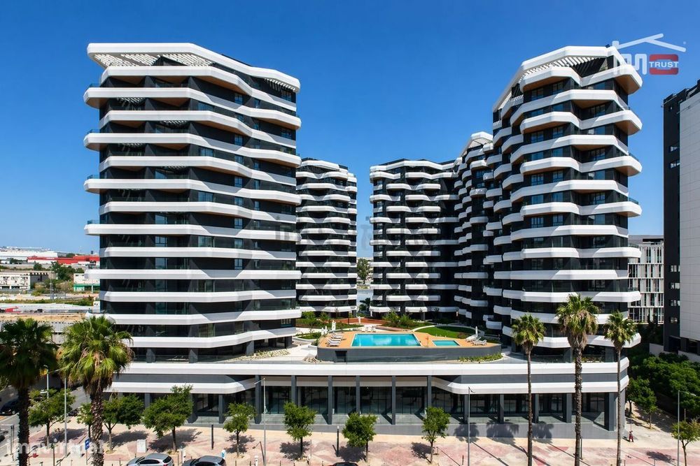 T2 Apartment in Parque das Nações – Balcony and River View in the Development...