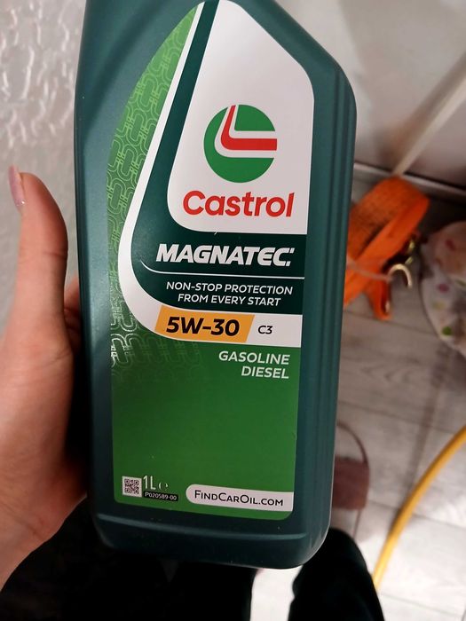 Продаю моторну оливу Castrol 5w30