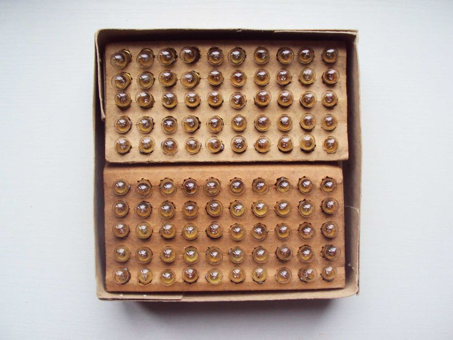 Миниатюрная лампа накаливания МН 1-0,068 СССР. Лампочки 1 Вольт