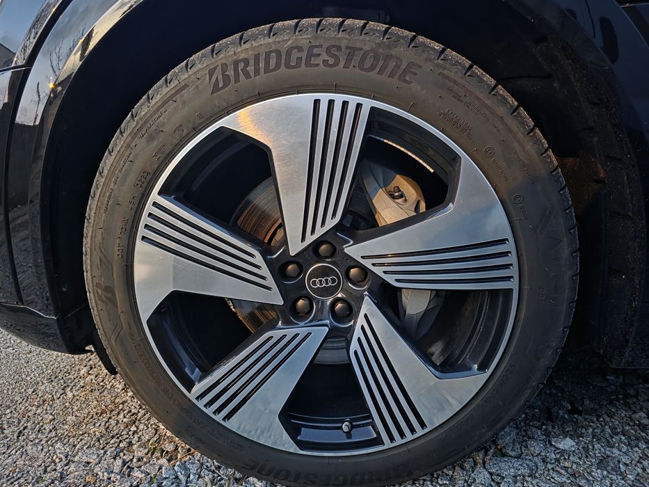 Audi Q8 e-tron 50 — photo 5