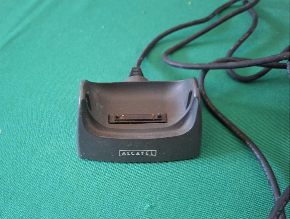 Carregador de Telemovel antigo, Alcatel One Touch com base