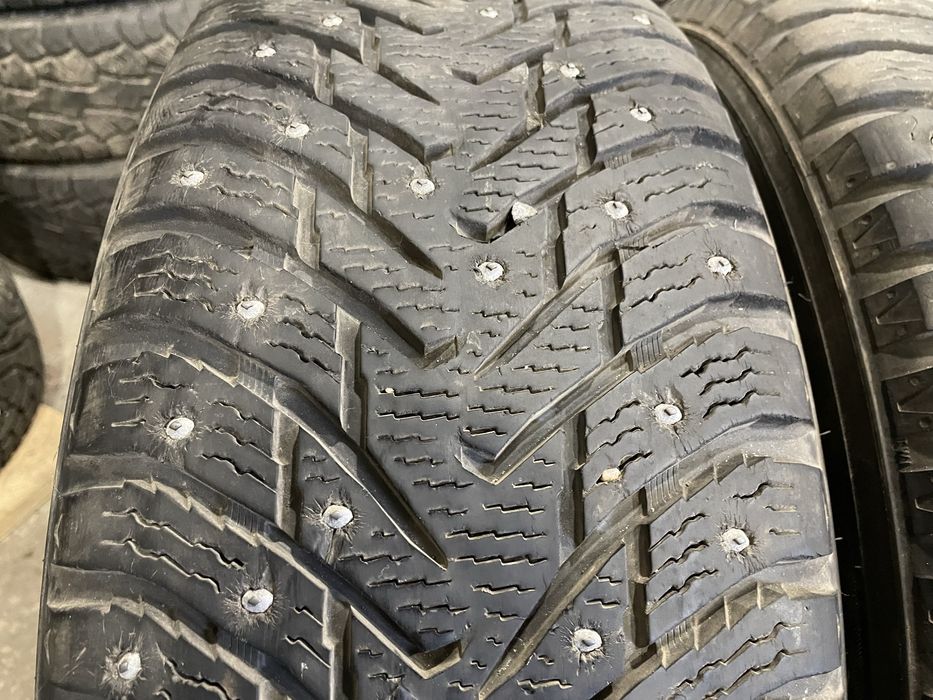 Пара шипованої резини 235/65 R17 Nokian Hakkapelitta 8
