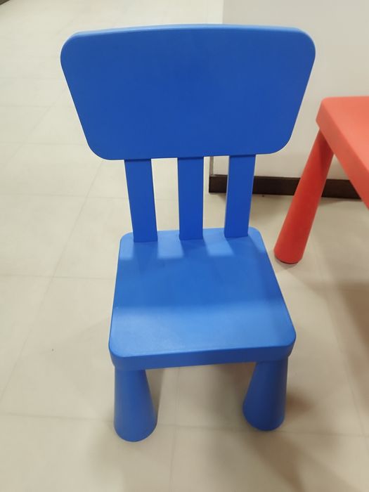 Conjunto de cadeira e mesa de criança