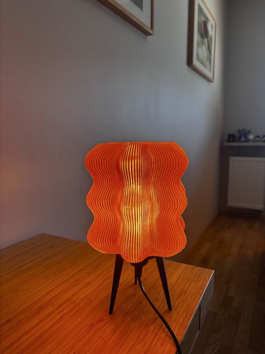 Nowoczesna pomarańczowa lampka stołowa w stylu IKEA