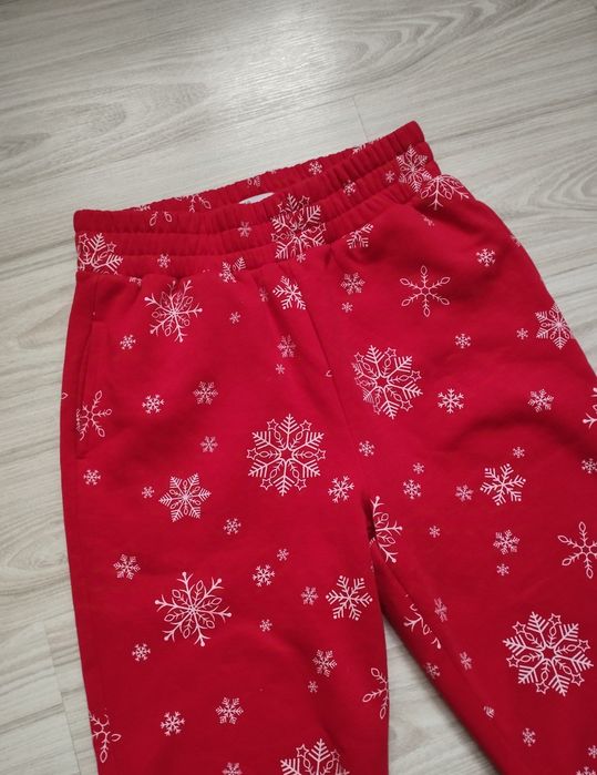 Nowe spodnie dresowe jogger Cropp