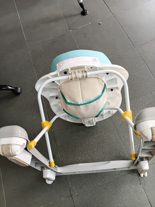 Andador(aranha) para bebé  Safety 1st Bolide .bom estado