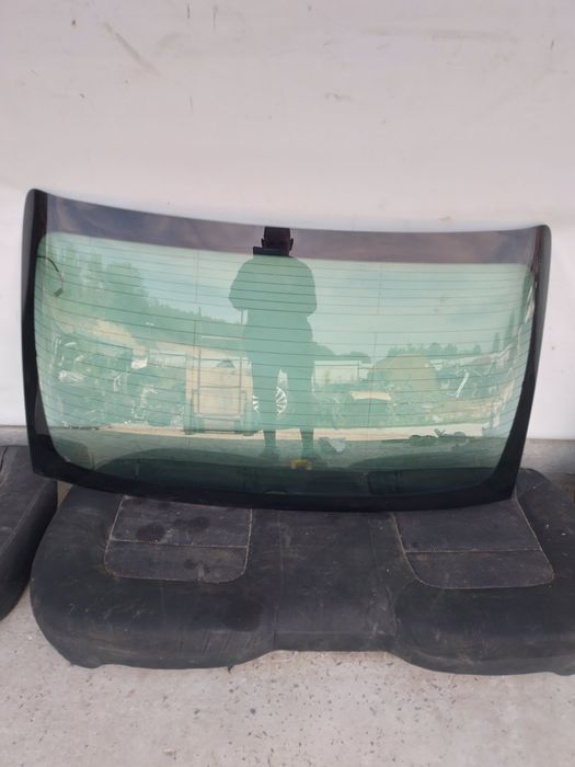 Скло заднє з підігрівом оригінал Toyota Camry 17-23 року