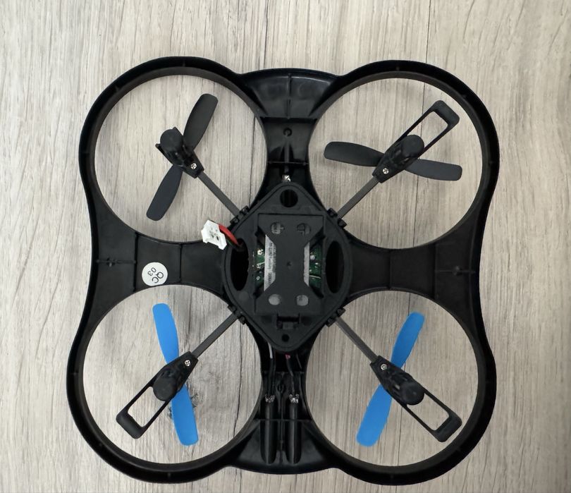 Dron zdalnie sterowany