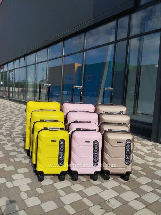 Валіза на колесах Wings 148 полікарбонат ударостійка