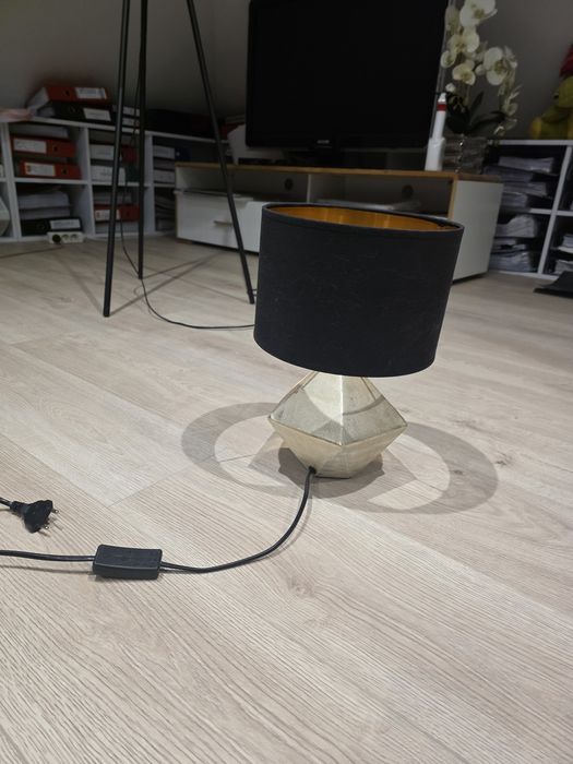 Lampka nocna na stolik