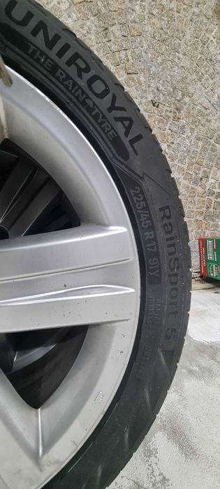 Jantes originais Toyota  com pneus uniroyal